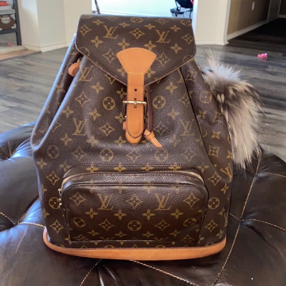 Louis Vuitton Montsouris GM / beautiful and clean. 💯 authentic.
